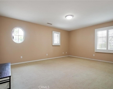 823 Canterbury Lane - Photo Thumbnail 28
