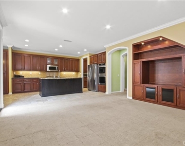 823 Canterbury Lane - Photo Thumbnail 11