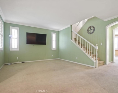 823 Canterbury Lane - Photo Thumbnail 2