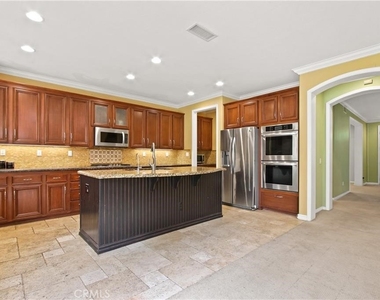 823 Canterbury Lane - Photo Thumbnail 9
