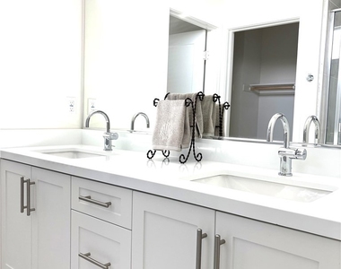 7267 Aura Circle - Photo Thumbnail 12