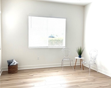 7267 Aura Circle - Photo Thumbnail 8