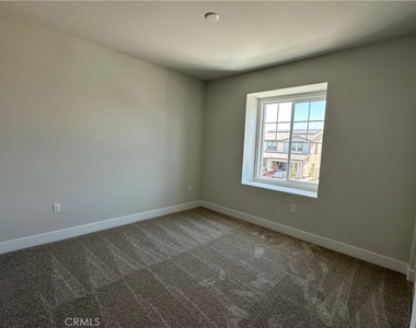 16668 Bristlecone Ave - Photo Thumbnail 18