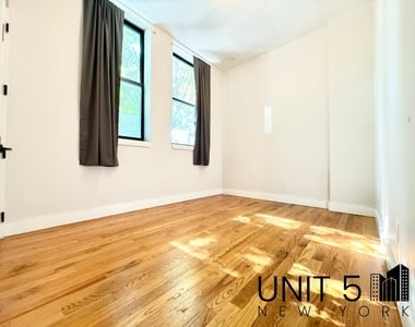 483 Evergreen Avenue - Photo Thumbnail 4
