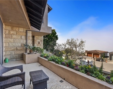 2378 Crestview Drive - Photo Thumbnail 13