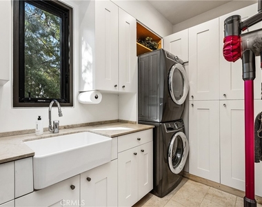 2378 Crestview Drive - Photo Thumbnail 19
