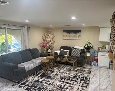 6764 Chadbourne Avenue - Photo Thumbnail 5