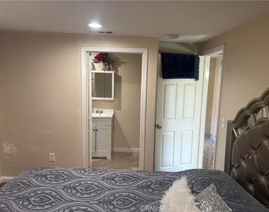 6764 Chadbourne Avenue - Photo Thumbnail 15