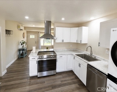 3592 Myers Street - Photo Thumbnail 8