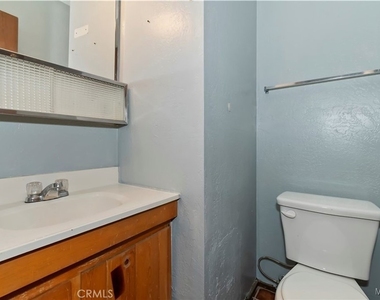 949 Pine - Photo Thumbnail 16