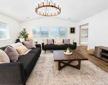 1404 Highridge Street - Photo Thumbnail 2