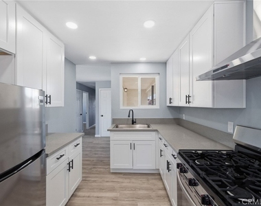 937 E Elizabeth - Photo Thumbnail 9