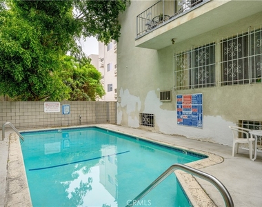 1422 N Curson Avenue - Photo Thumbnail 23