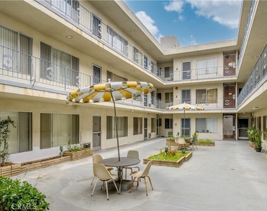 1422 N Curson Avenue - Photo Thumbnail 20