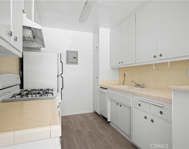 1422 N Curson Avenue - Photo Thumbnail 10