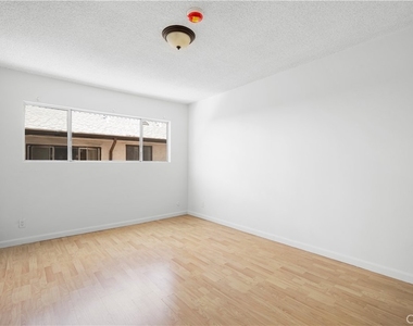 1422 N Curson Avenue - Photo Thumbnail 17