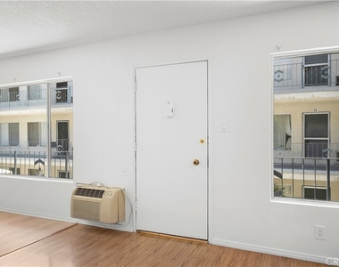 1422 N Curson Avenue - Photo Thumbnail 4