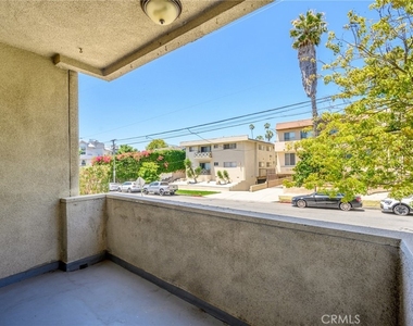 1422 N Curson Avenue - Photo Thumbnail 11