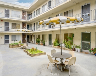 1422 N Curson Avenue - Photo Thumbnail 19