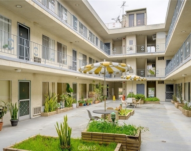 1422 N Curson Avenue - Photo Thumbnail 20