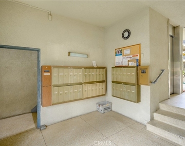 1422 N Curson Avenue - Photo Thumbnail 23