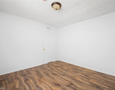 1422 N Curson Avenue - Photo Thumbnail 15