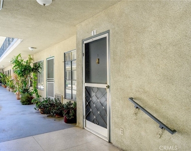 1422 N Curson Avenue - Photo Thumbnail 3