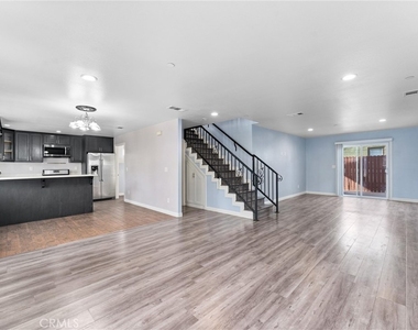 435 Cerritos Avenue - Photo Thumbnail 7