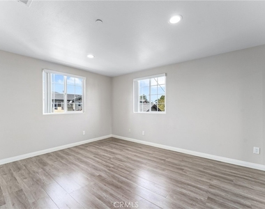 435 Cerritos Avenue - Photo Thumbnail 22