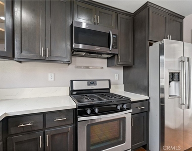 435 Cerritos Avenue - Photo Thumbnail 11