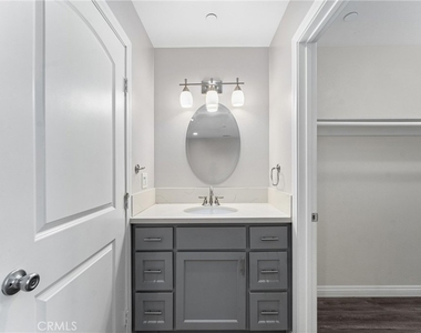435 Cerritos Avenue - Photo Thumbnail 19