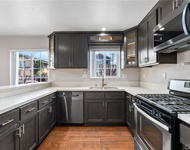 435 Cerritos Avenue - Photo Thumbnail 10