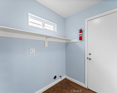 435 Cerritos Avenue - Photo Thumbnail 13