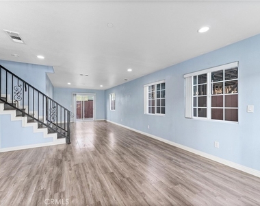 435 Cerritos Avenue - Photo Thumbnail 4
