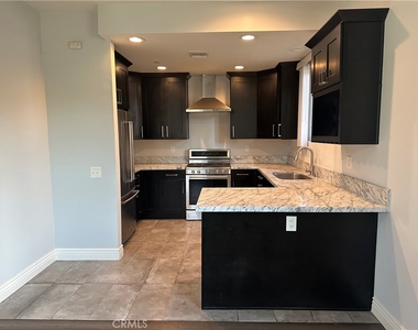 683 N 1st Avenue - Photo Thumbnail 2