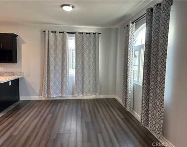 683 N 1st Avenue - Photo Thumbnail 1