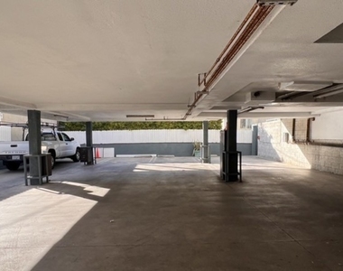 1143 Wilcox Place N - Photo Thumbnail 13