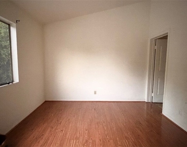 1143 Wilcox Place N - Photo Thumbnail 11