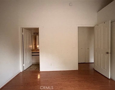 1143 Wilcox Place N - Photo Thumbnail 10