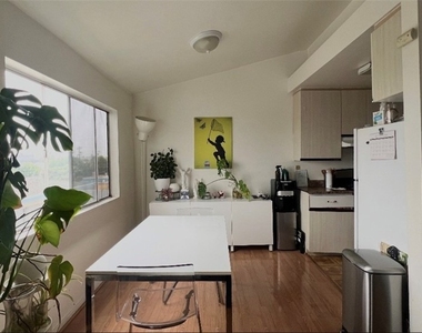 1143 Wilcox Place N - Photo Thumbnail 2