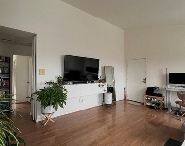1143 Wilcox Place N - Photo Thumbnail 1