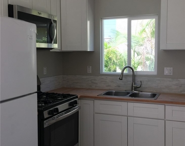 1224 W 35th Street - Photo Thumbnail 5