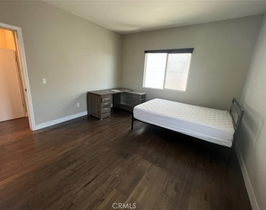 1224 W 35th Street - Photo Thumbnail 3