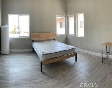1224 W 35th Street - Photo Thumbnail 7