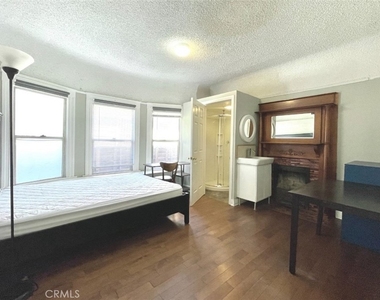 1356 W 30th Street - Photo Thumbnail 7