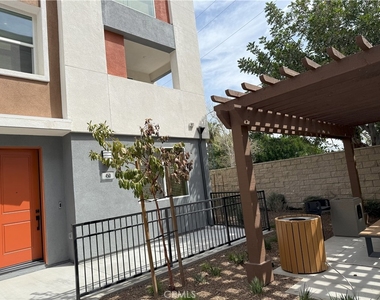 1816 E 1st Street - Photo Thumbnail 1