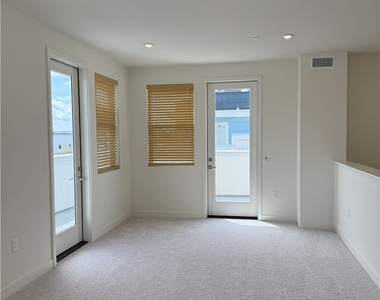 1816 E 1st Street - Photo Thumbnail 34