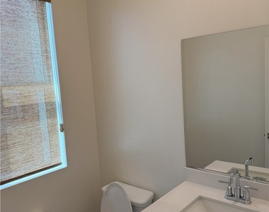 1816 E 1st Street - Photo Thumbnail 10