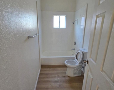 448 2nd St - Photo Thumbnail 10
