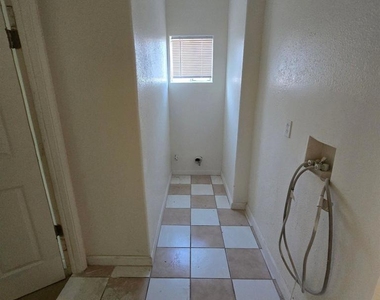 448 2nd St - Photo Thumbnail 8